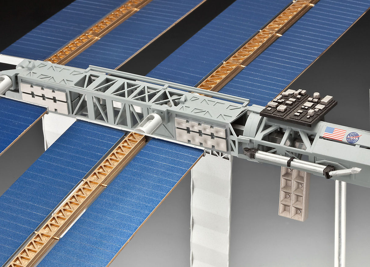 25th Anniversary "ISS" Platinum Editio