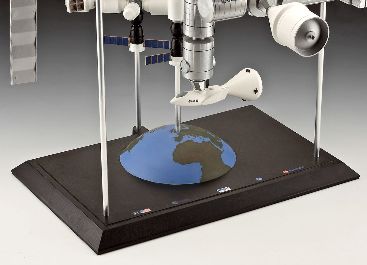 25th Anniversary "ISS" Platinum Editio