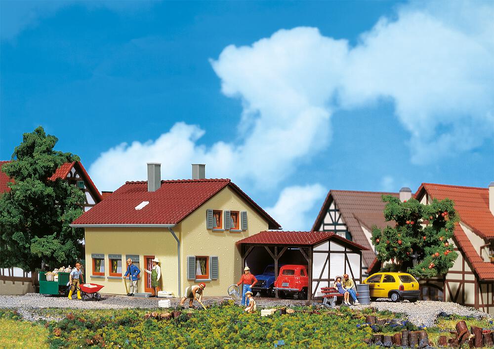 Town house with modelling shop