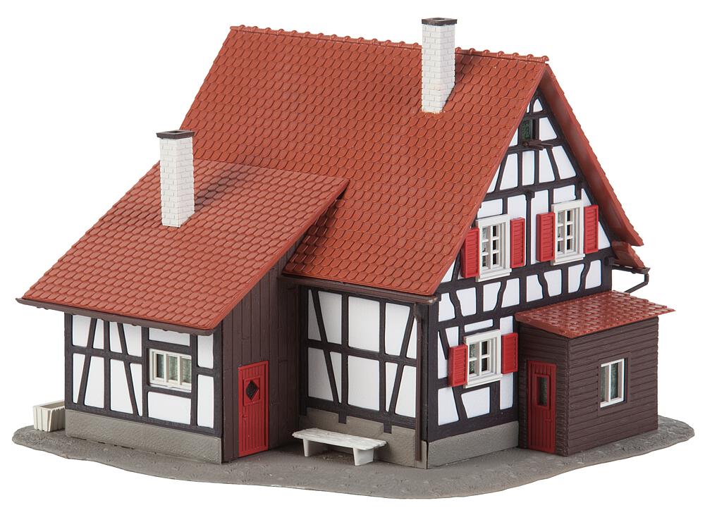 Hunting lodge with raised hide