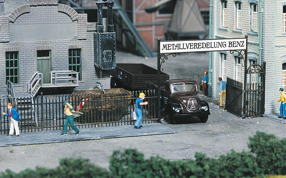 Small gritting tin, empty