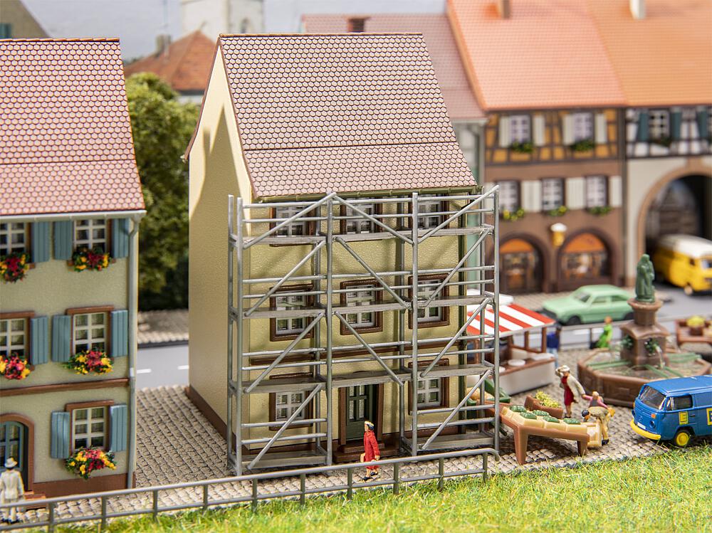 Railway shed set