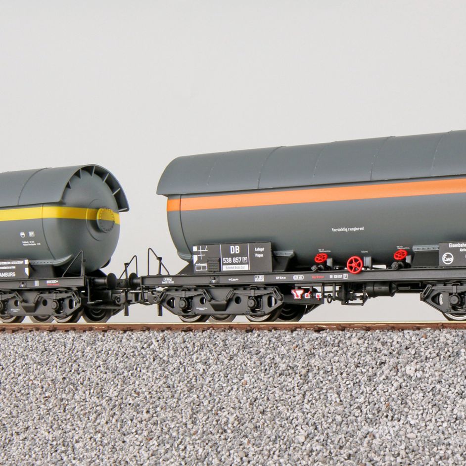 Gas tank car set, ZAG 620, EVA + BP