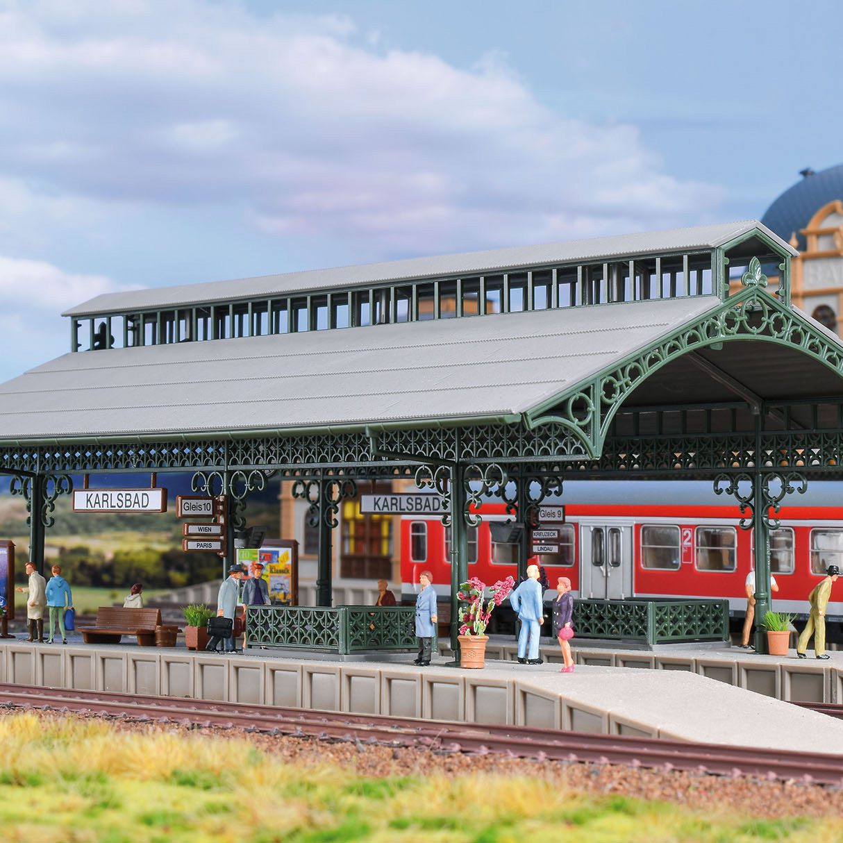 Platform Hall with LED Lighting, Functional Kit
