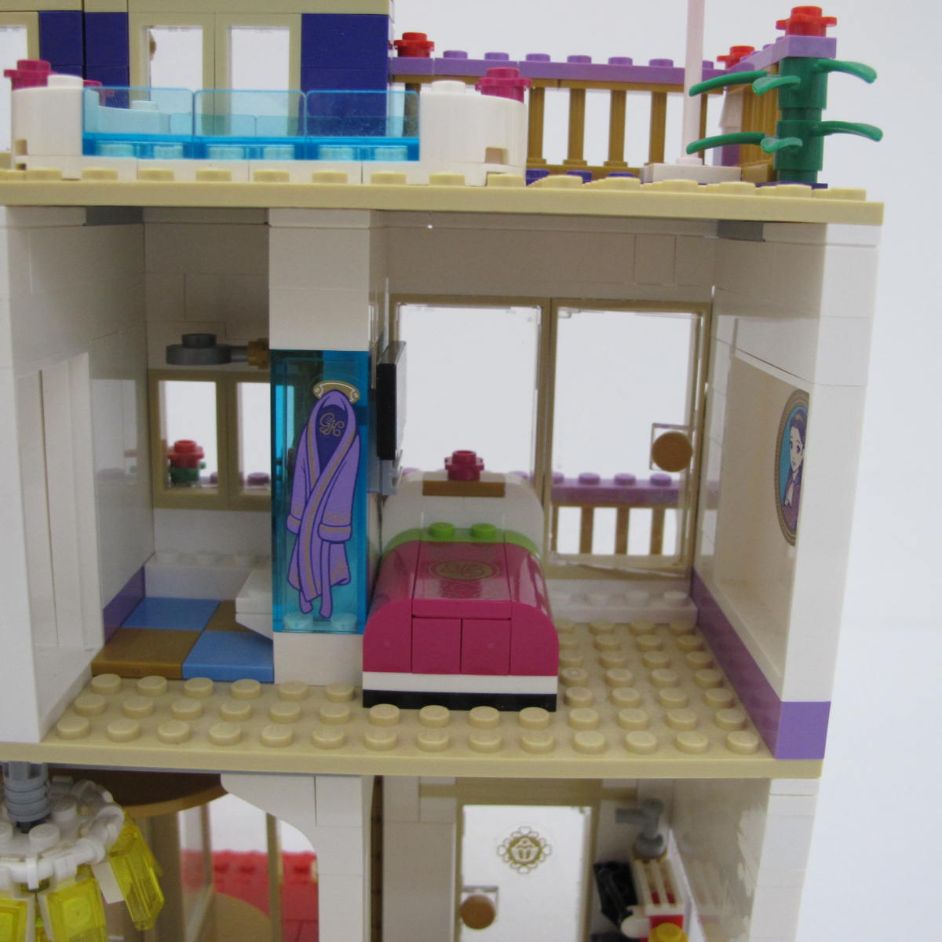 Heartlake Grand Hotel. Complete with instructions, no box