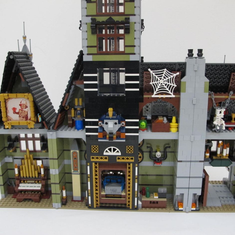 Haunted House. Complete with instructions, no box