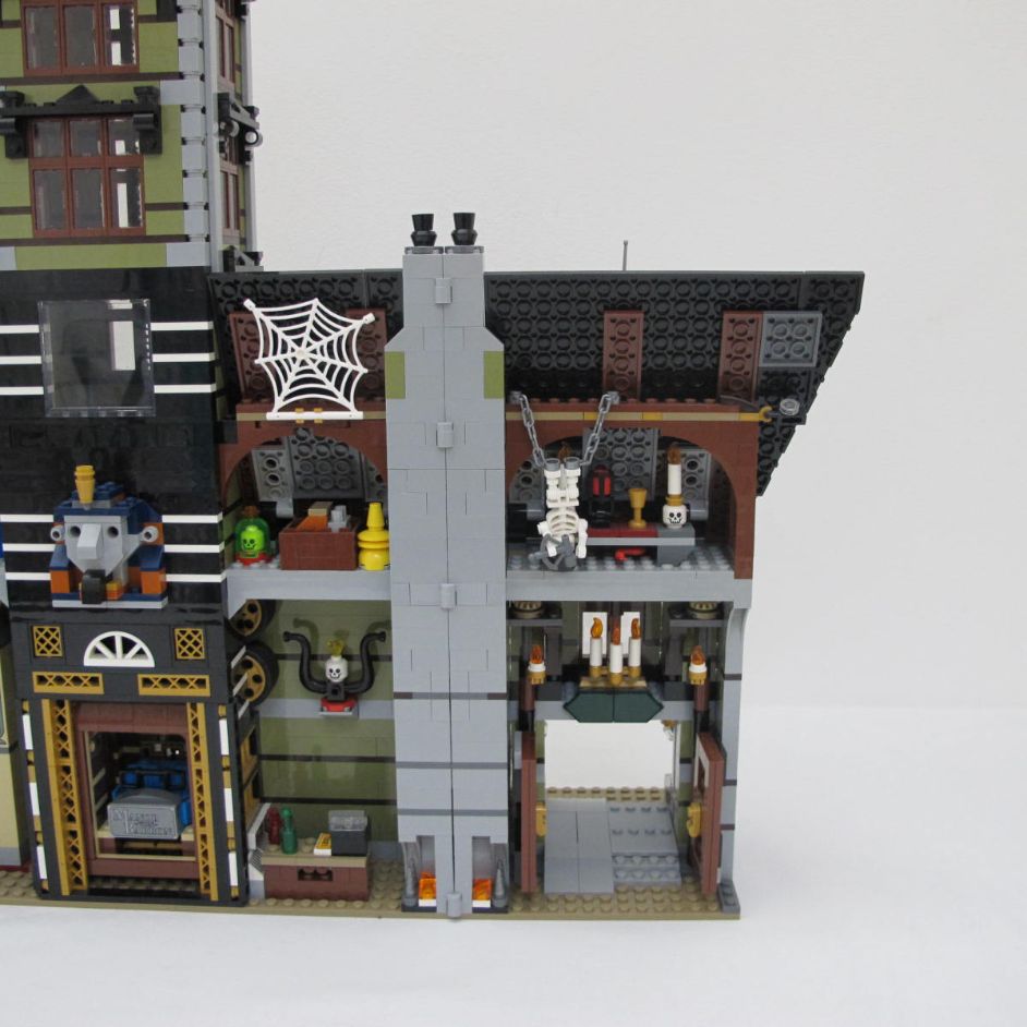 Haunted House. Complete with instructions, no box