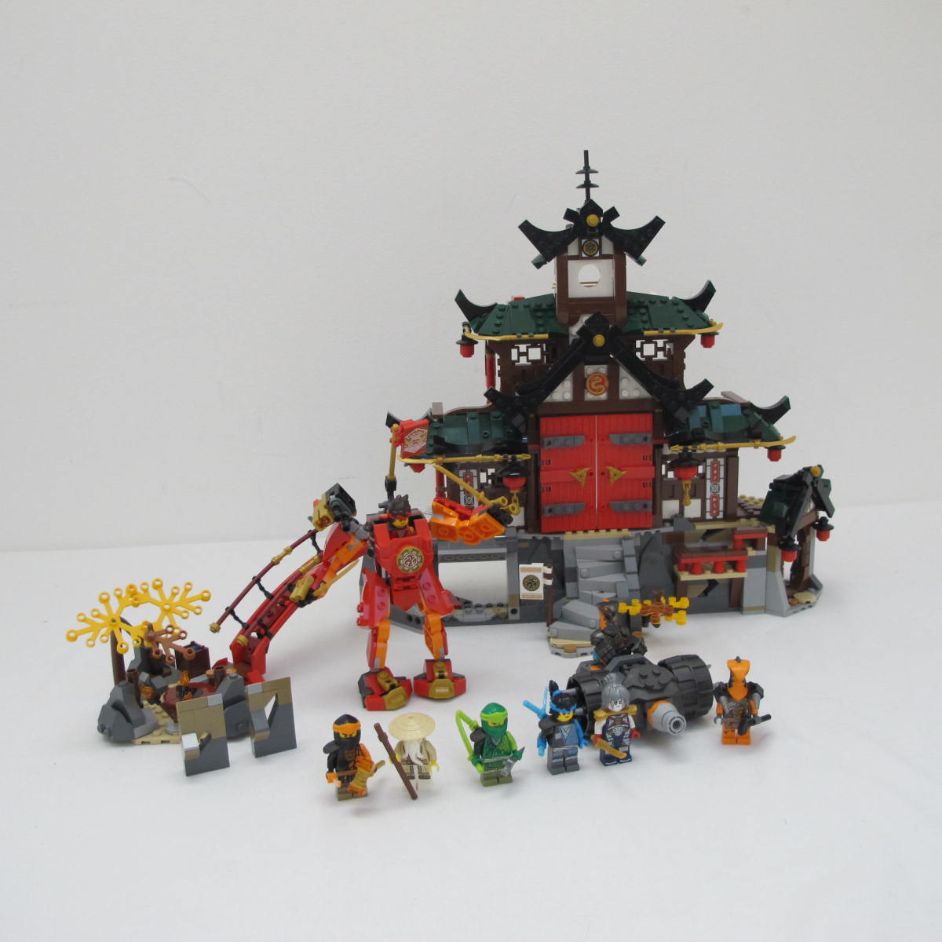 Ninja Dojo Temple. Complete with instructions, no box