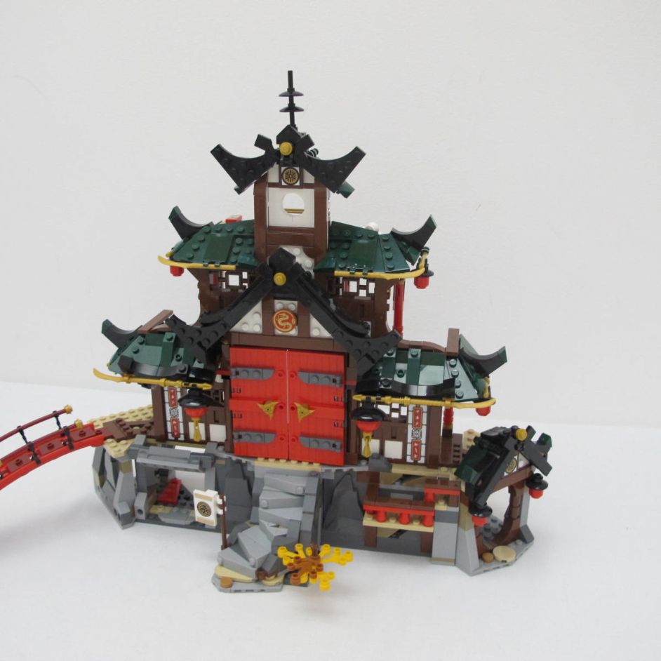 Ninja Dojo Temple. Complete with instructions, no box