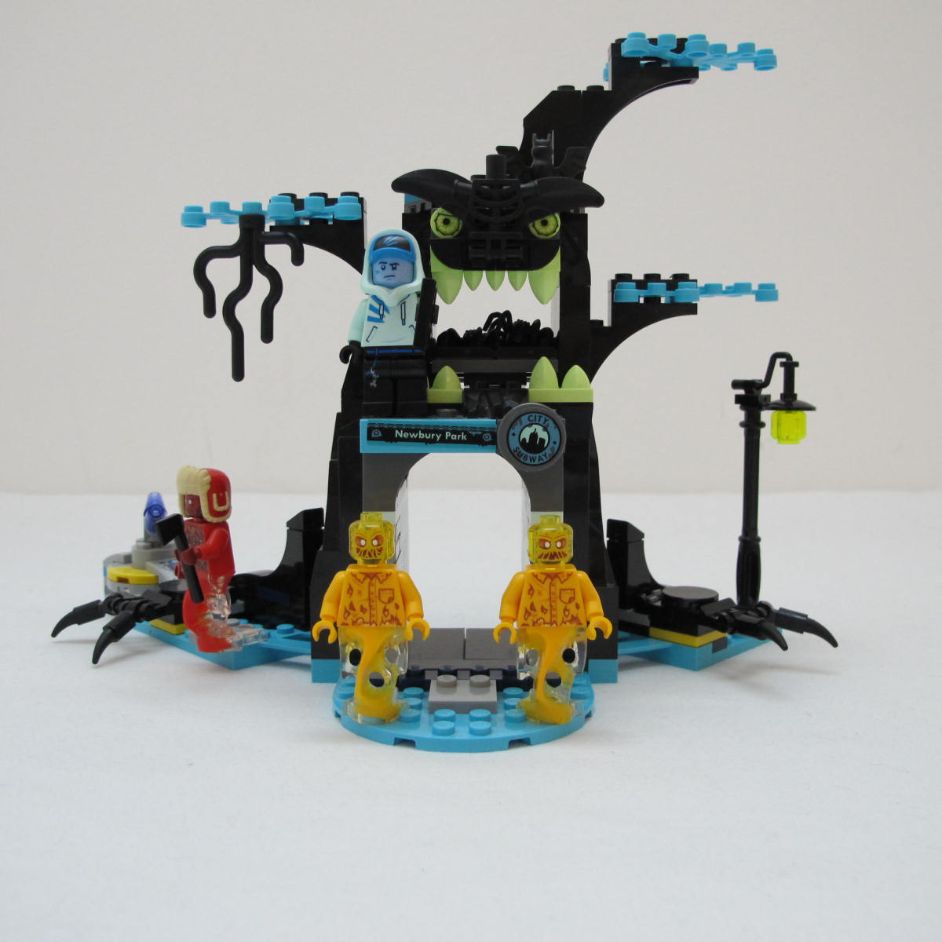Welcome to the Hidden Side. Complete without instructions and box