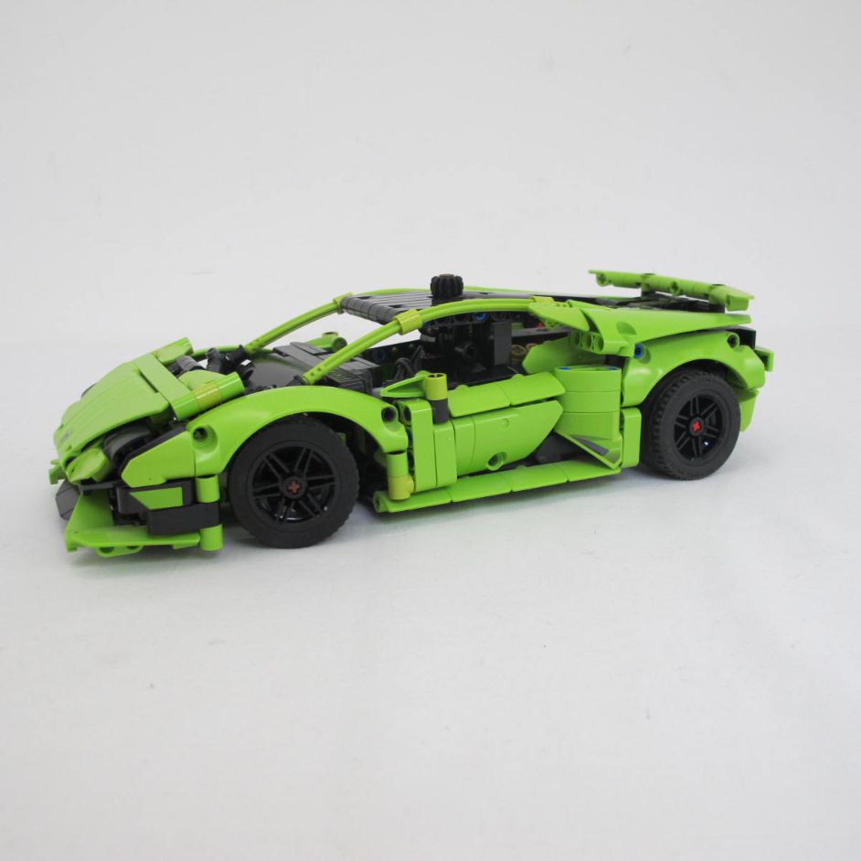 Lamborghini Huracán Tecnica. Complete with instructions, no box