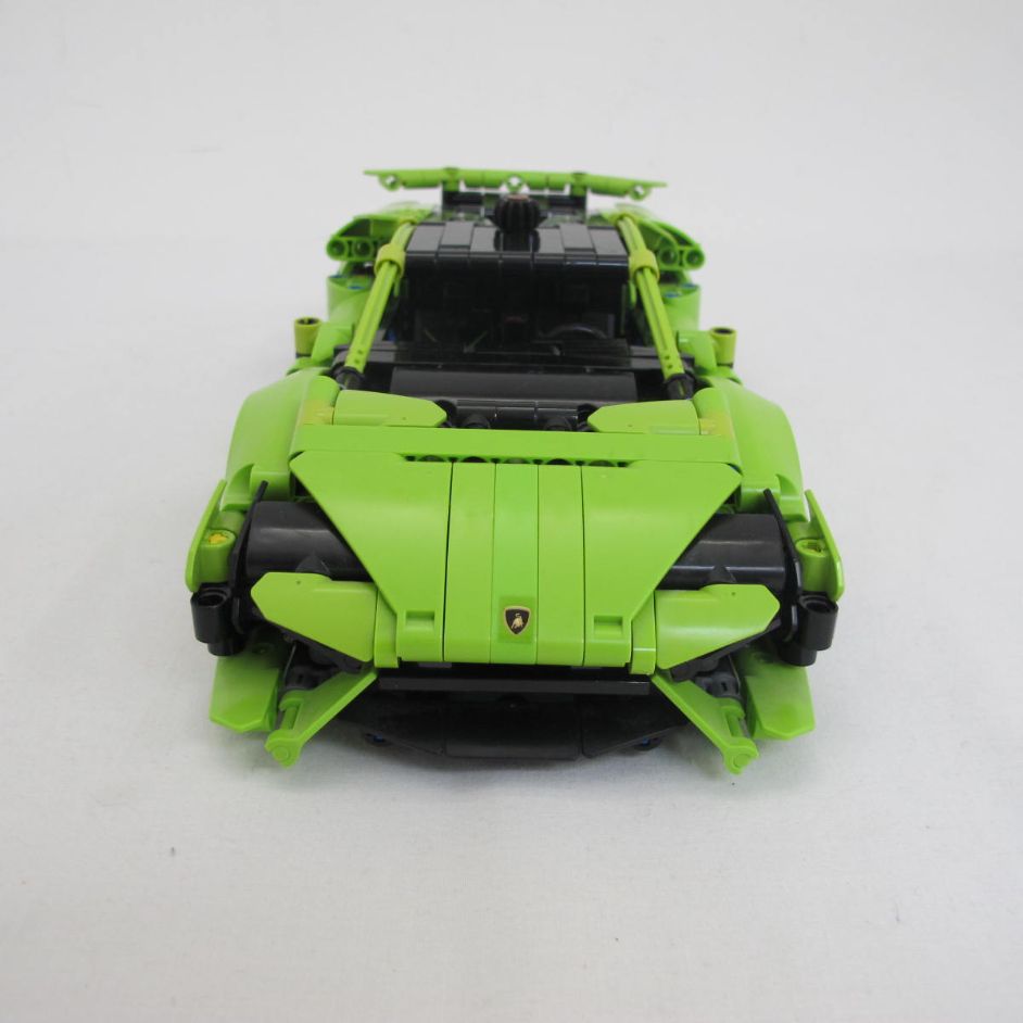 Lamborghini Huracán Tecnica. Complete with instructions, no box