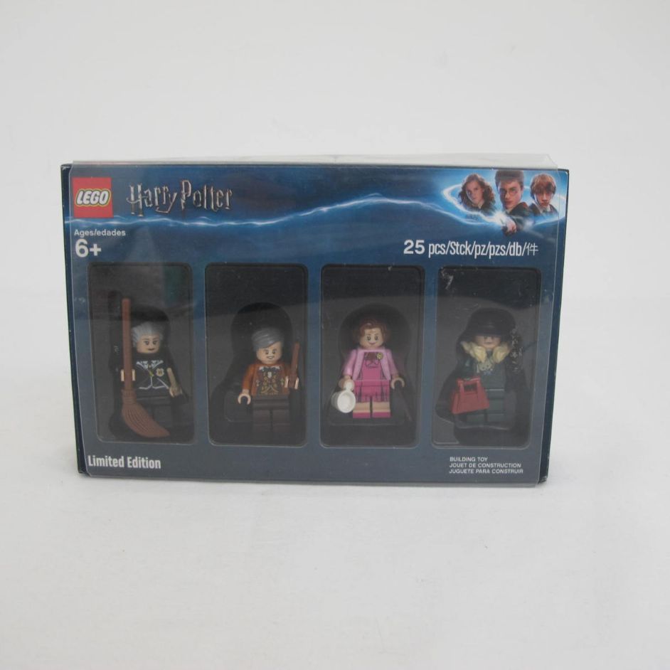 Bricktober Minifigure Collection 1/4 - Harry Potter (2018 Toys "R" Us Exclusive). New in sealed box