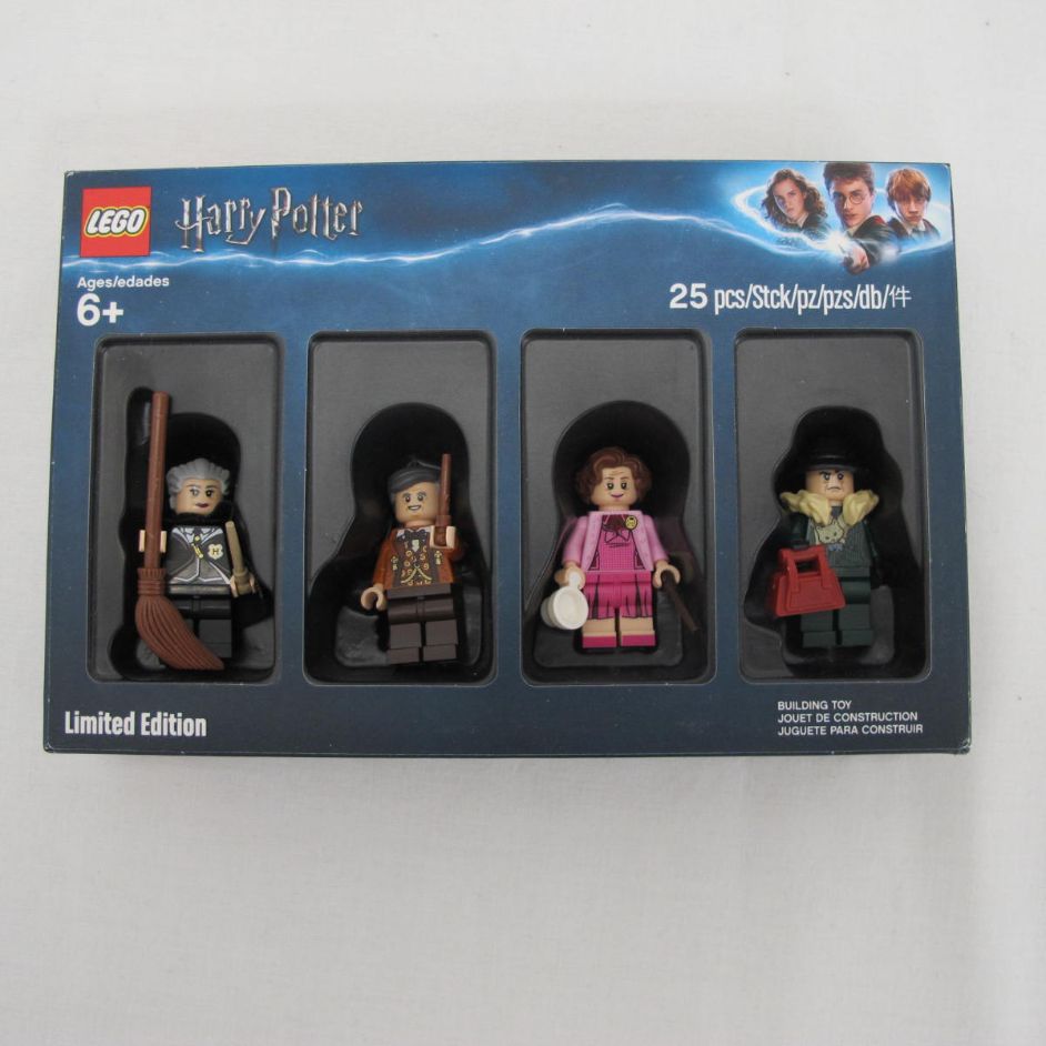 Bricktober Minifigure Collection 1/4 - Harry Potter (2018 Toys "R" Us Exclusive). New in sealed box