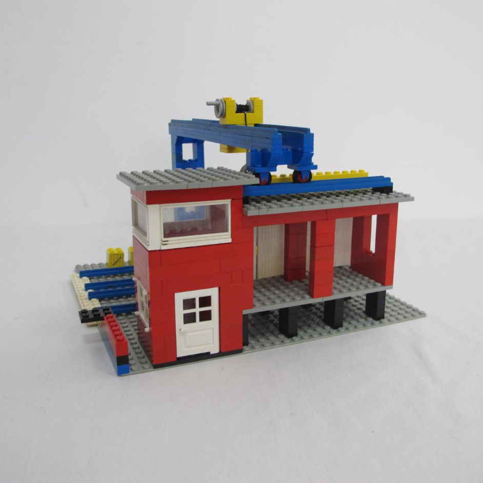 Cargo Station (Goods Station). Complete without instructions or box