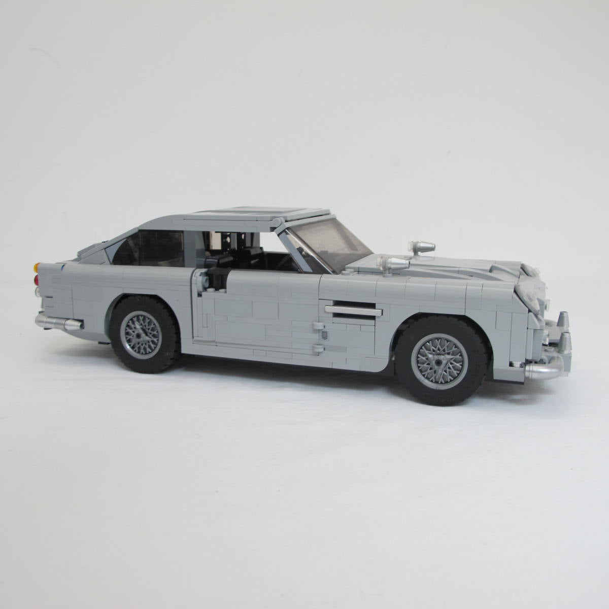 James Bond Aston Martin DB5. Complete with instructions, no box