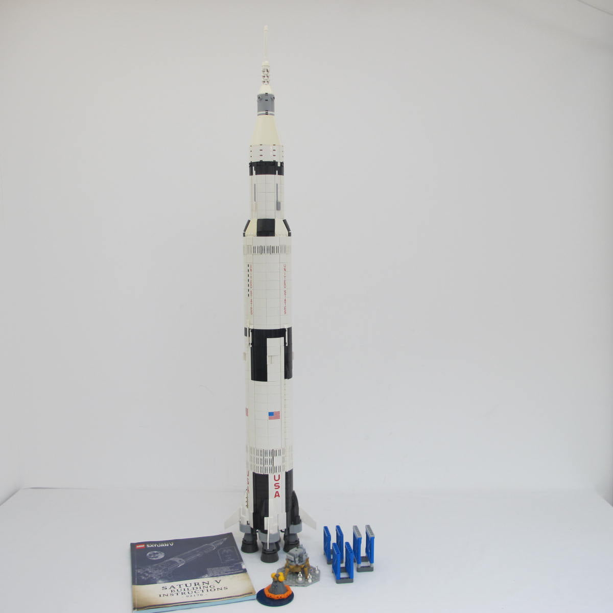 NASA Apollo Saturn V {Reissue}. Complete with instructions, no box