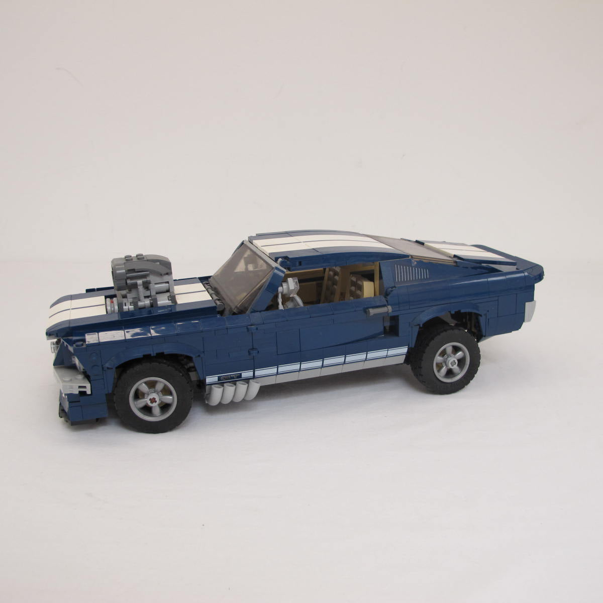 Ford Mustang. Complete with instructions, no box