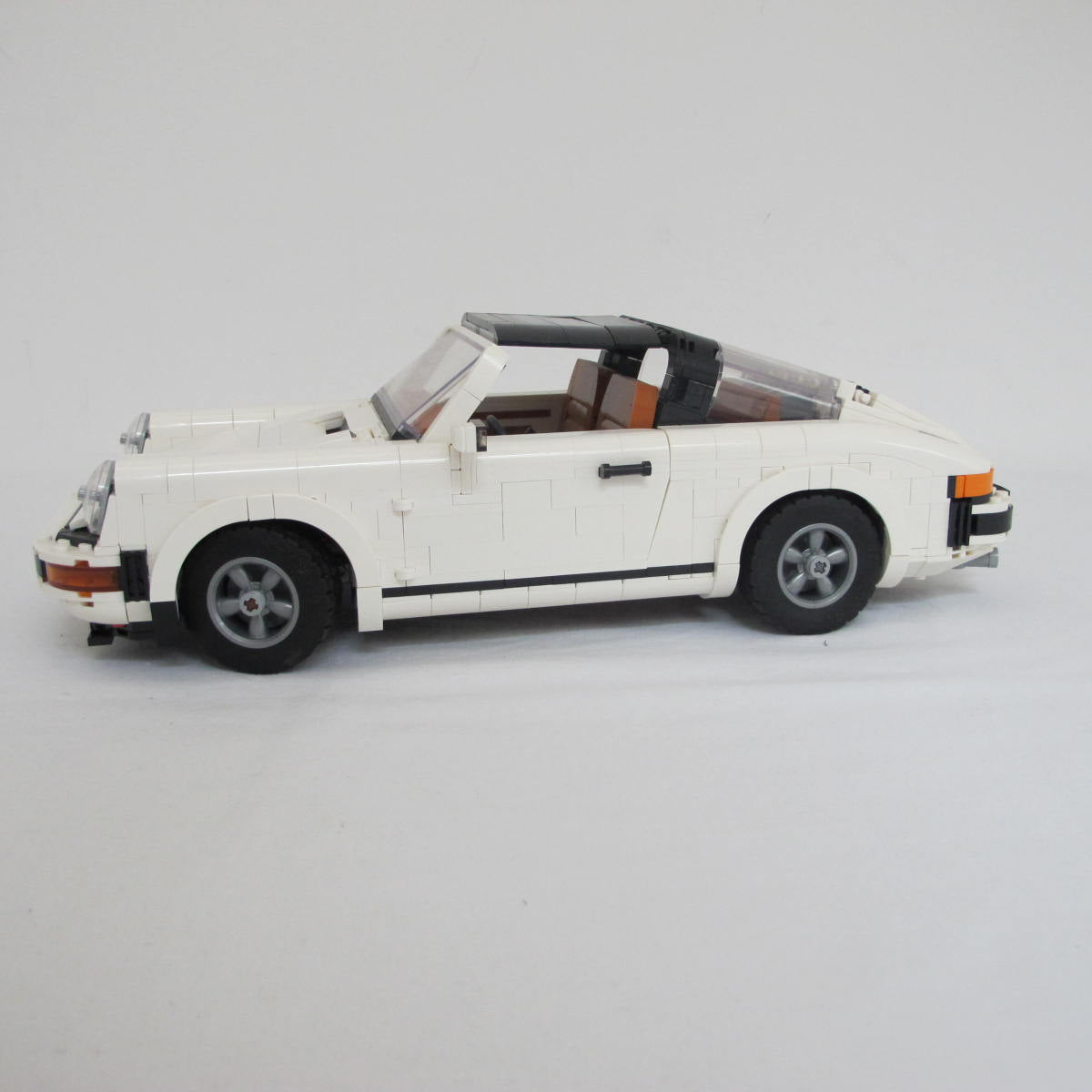 Porsche 911. Complete with instructions, no box