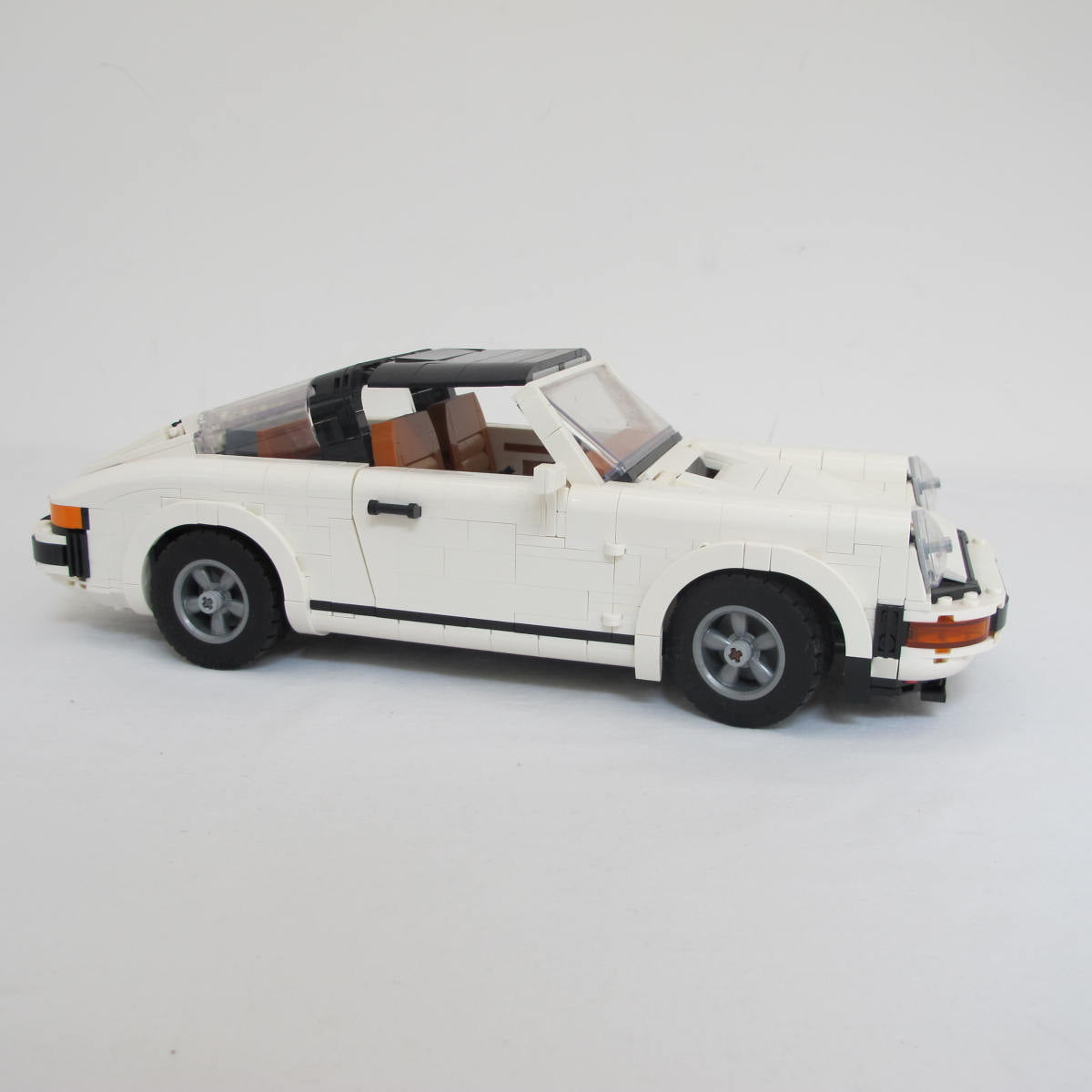 Porsche 911. Complete with instructions, no box