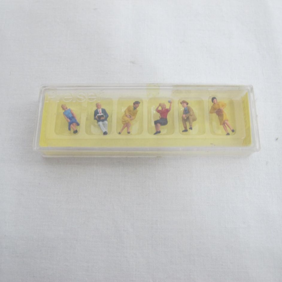 6 Seated passengers