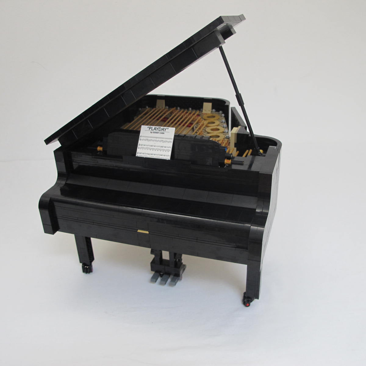 Grand Piano. Complete with instructions and box