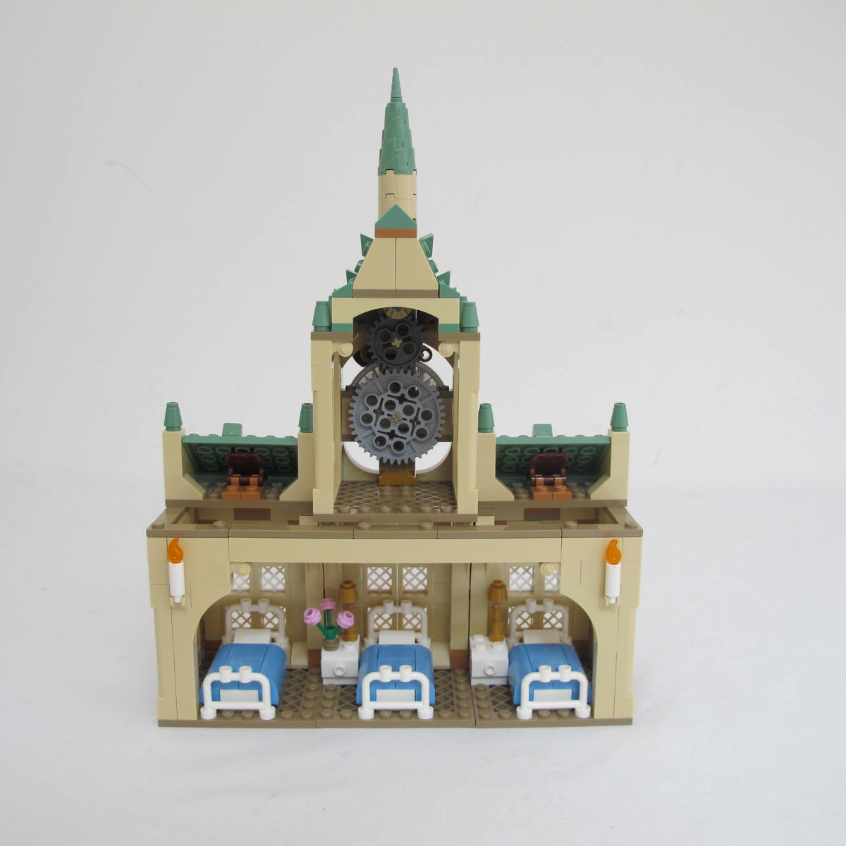 Hogwarts Hospital Wing. Complete with instructions and box