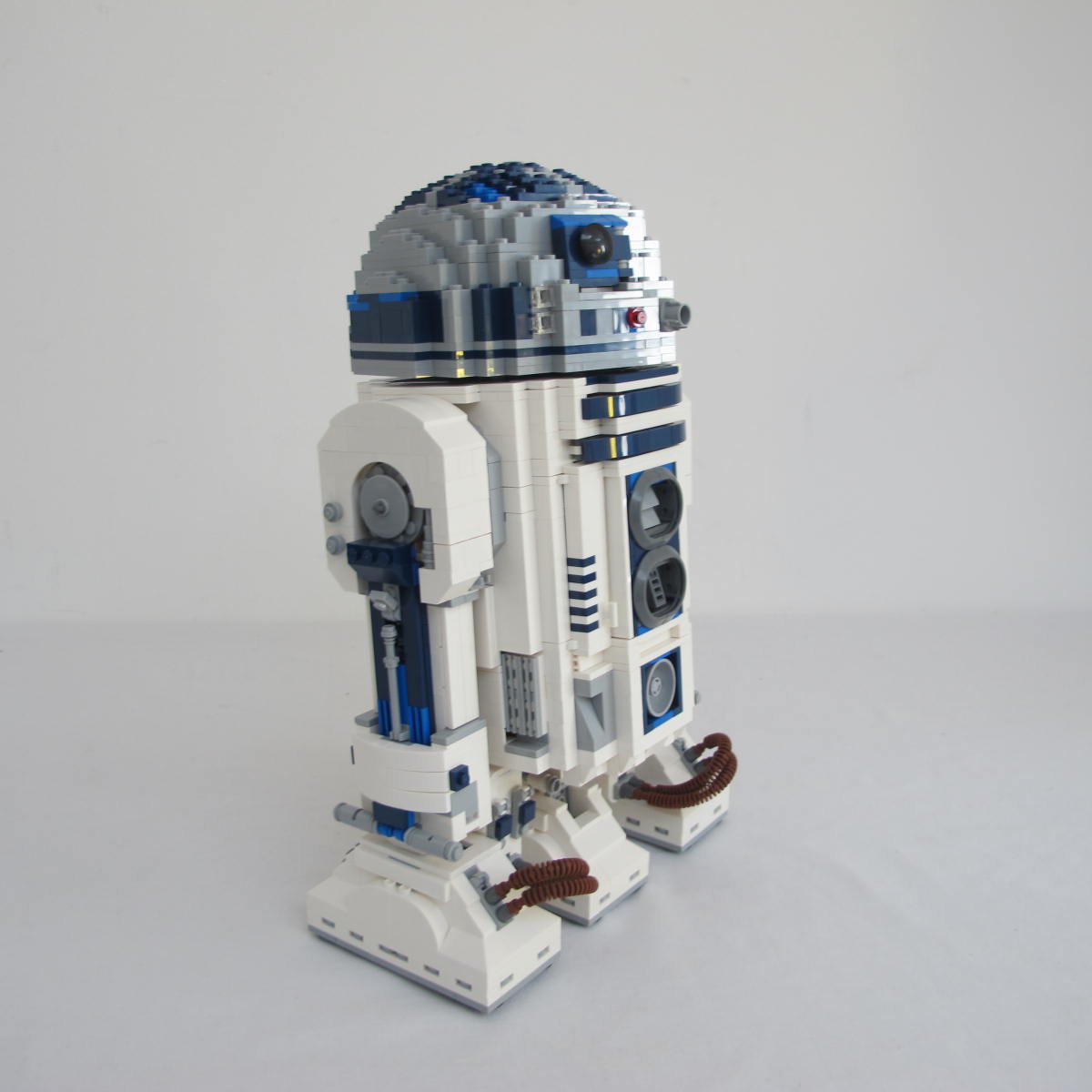 R2-D2 - UCS. Complete with instructions and box