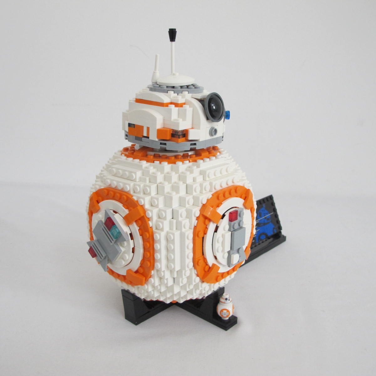 BB-8. Complete with instructions and box