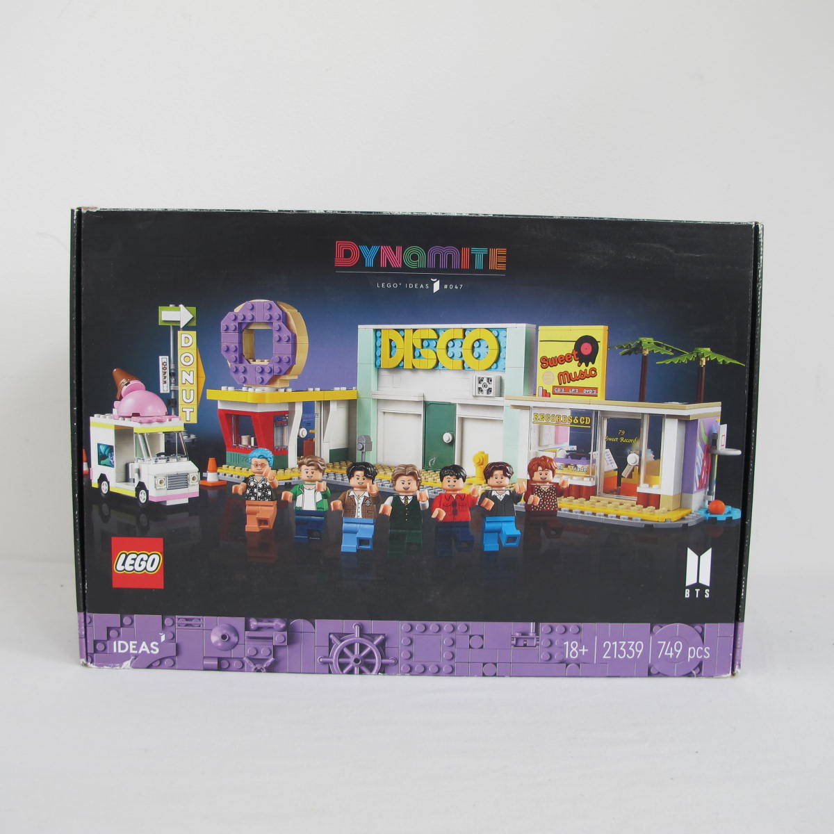 BTS Dynamite. Complete with instructions and box