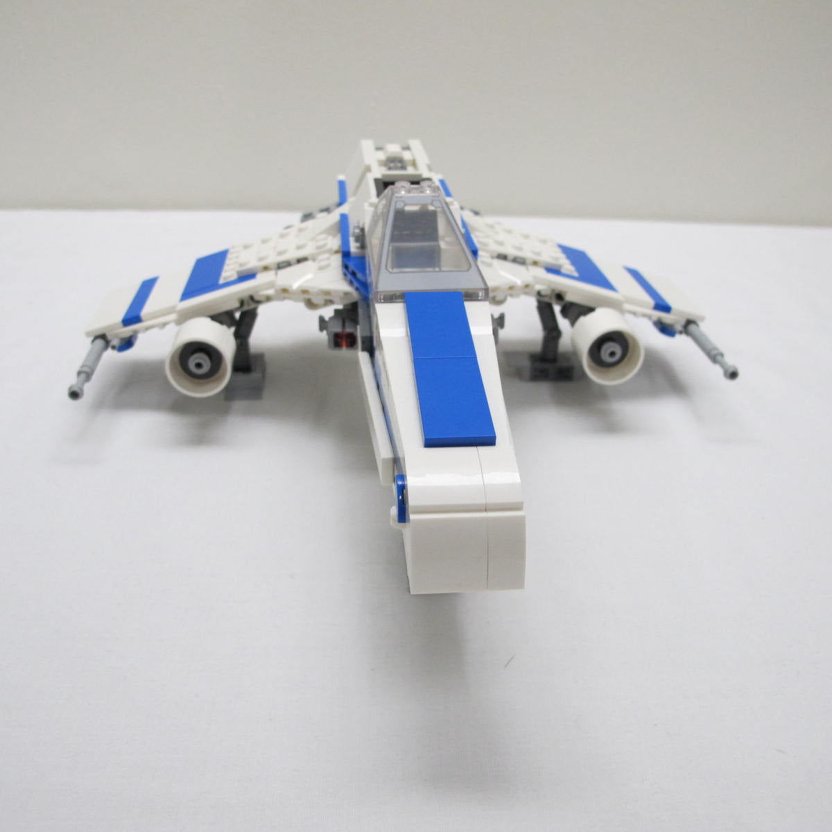 New Republic E-Wing vs. Shin Hati's Starfighter. Incomplete with instructions, no box