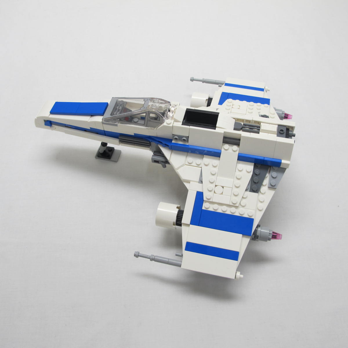 New Republic E-Wing vs. Shin Hati's Starfighter. Incomplete with instructions, no box