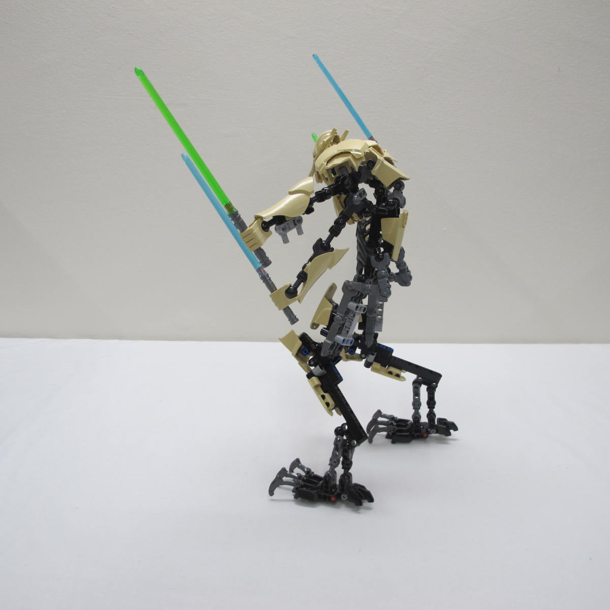 General Grievous. Complete with instructions, no box