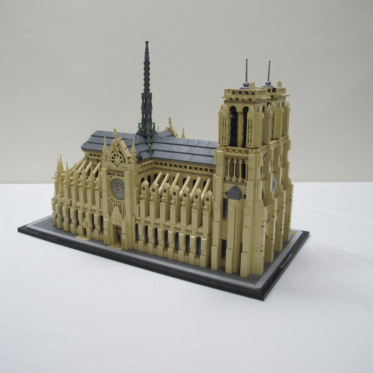 Notre-Dame de Paris. Complete without instructions and box