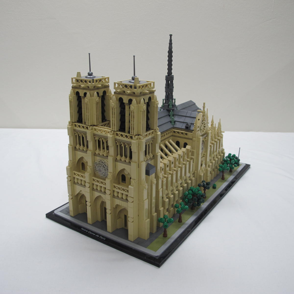 Notre-Dame de Paris. Complete without instructions and box