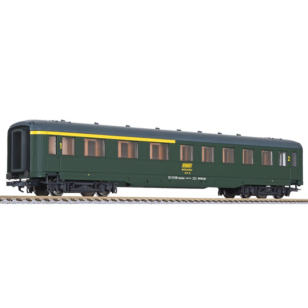 Skirted Coach 1./2. Class, SNCF, Era IV