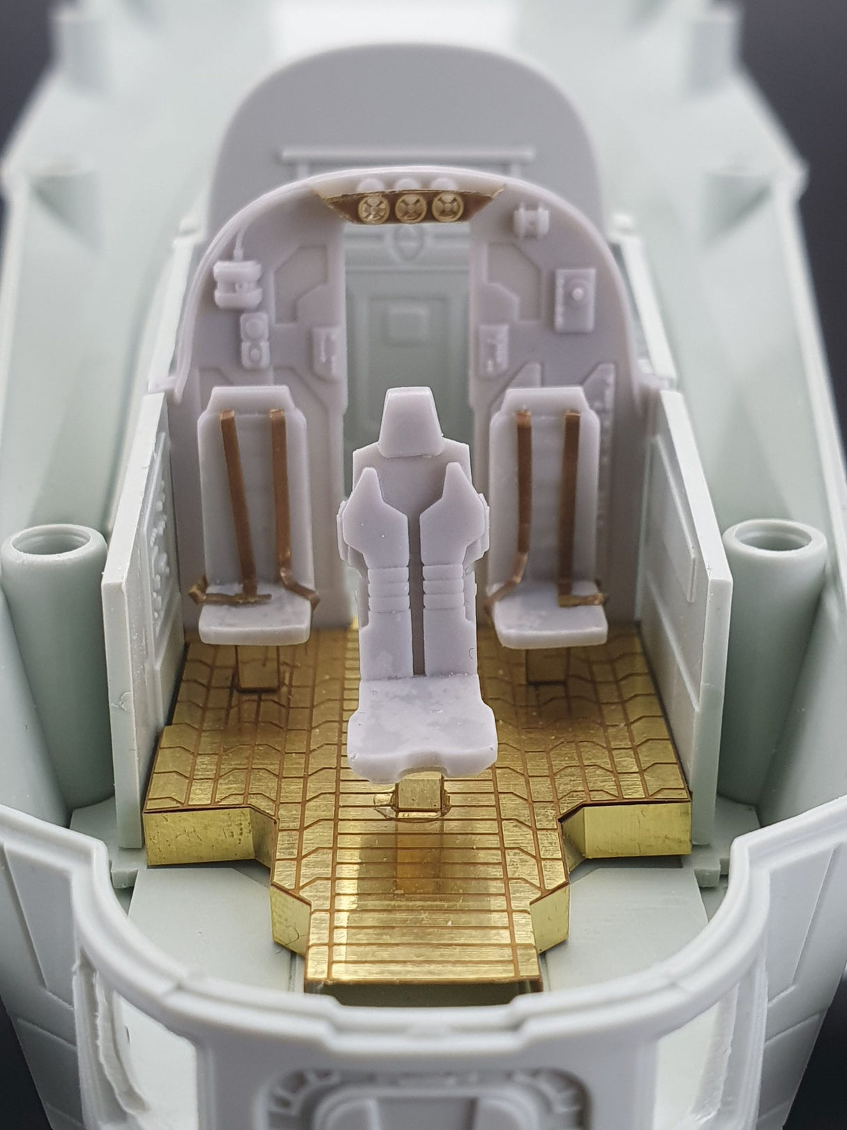 The Mandalorian: Razor Crest "Platinum Edition"