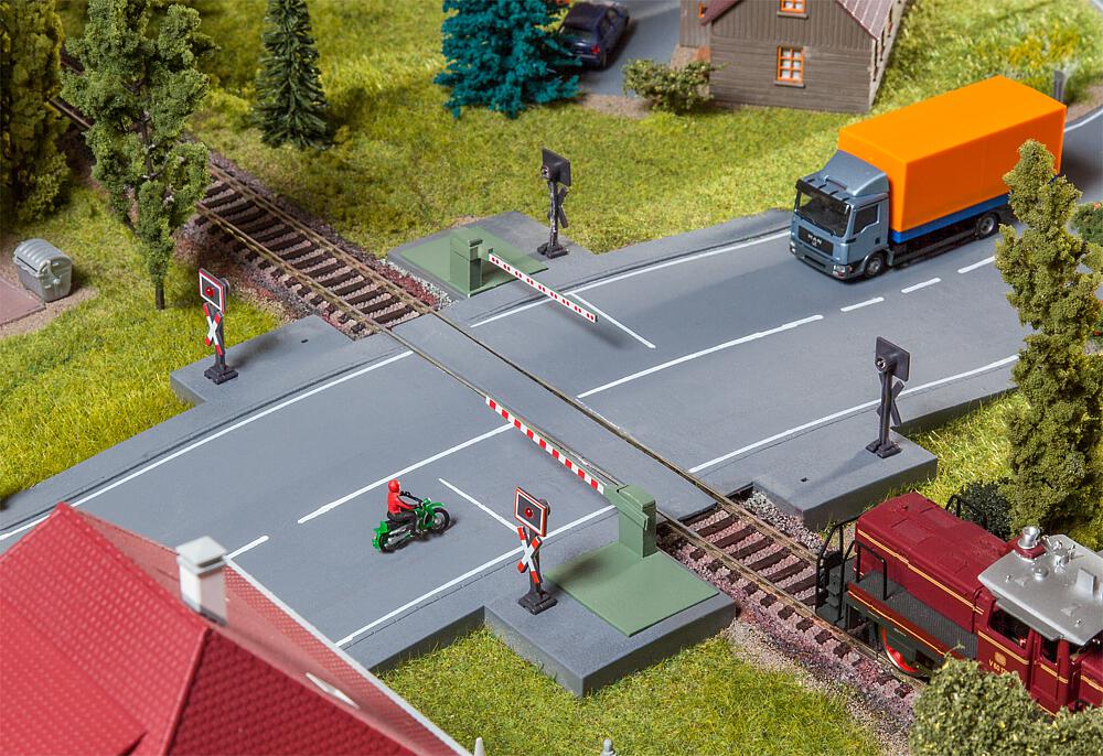 Lavin railway station