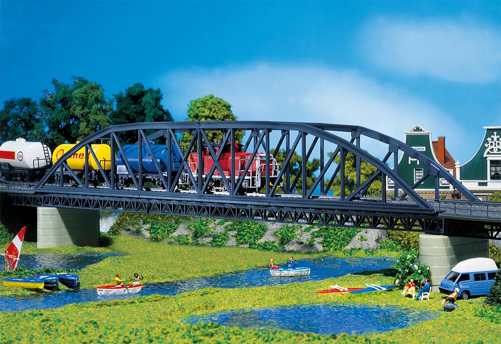 Small railway set with servo drive