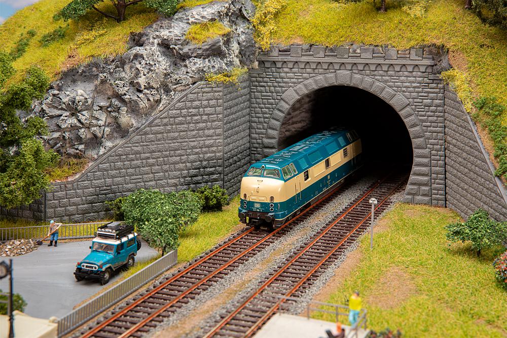 Level crossing with barrier guard