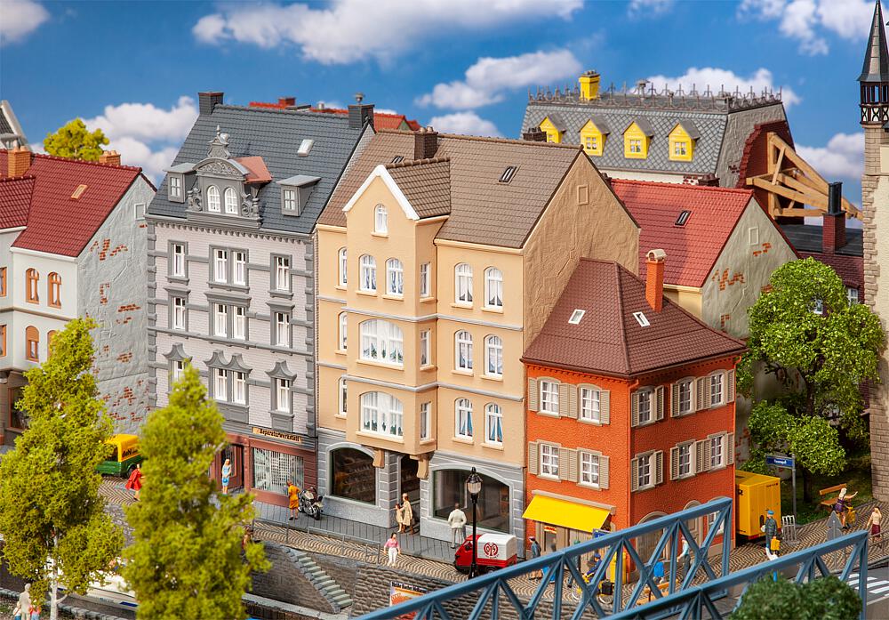Winkel town house with painter