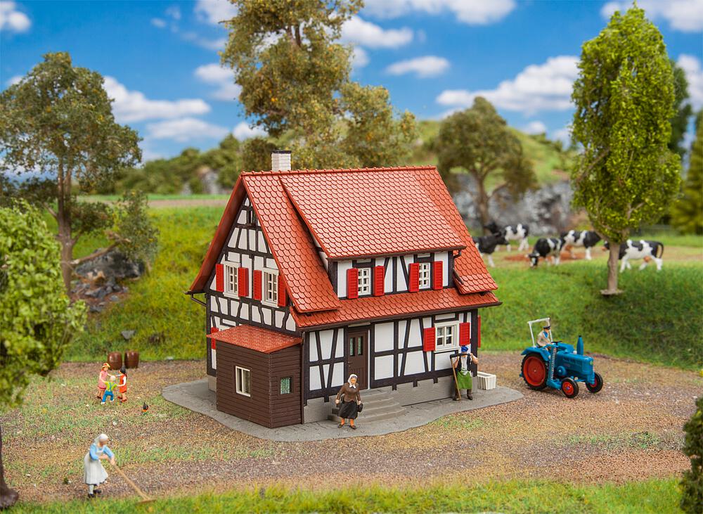 Hunting lodge with raised hide