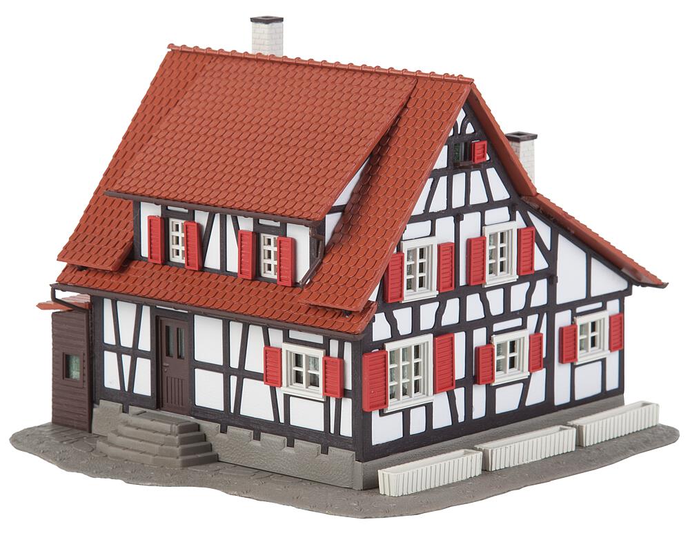 Hunting lodge with raised hide