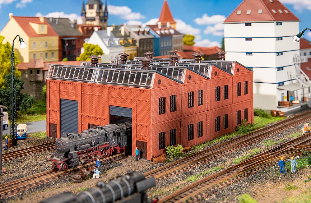 Oil change container and workshop