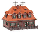 Segment turntable with locomotive shed