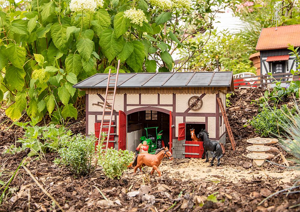 Horse shelter with paddock fence