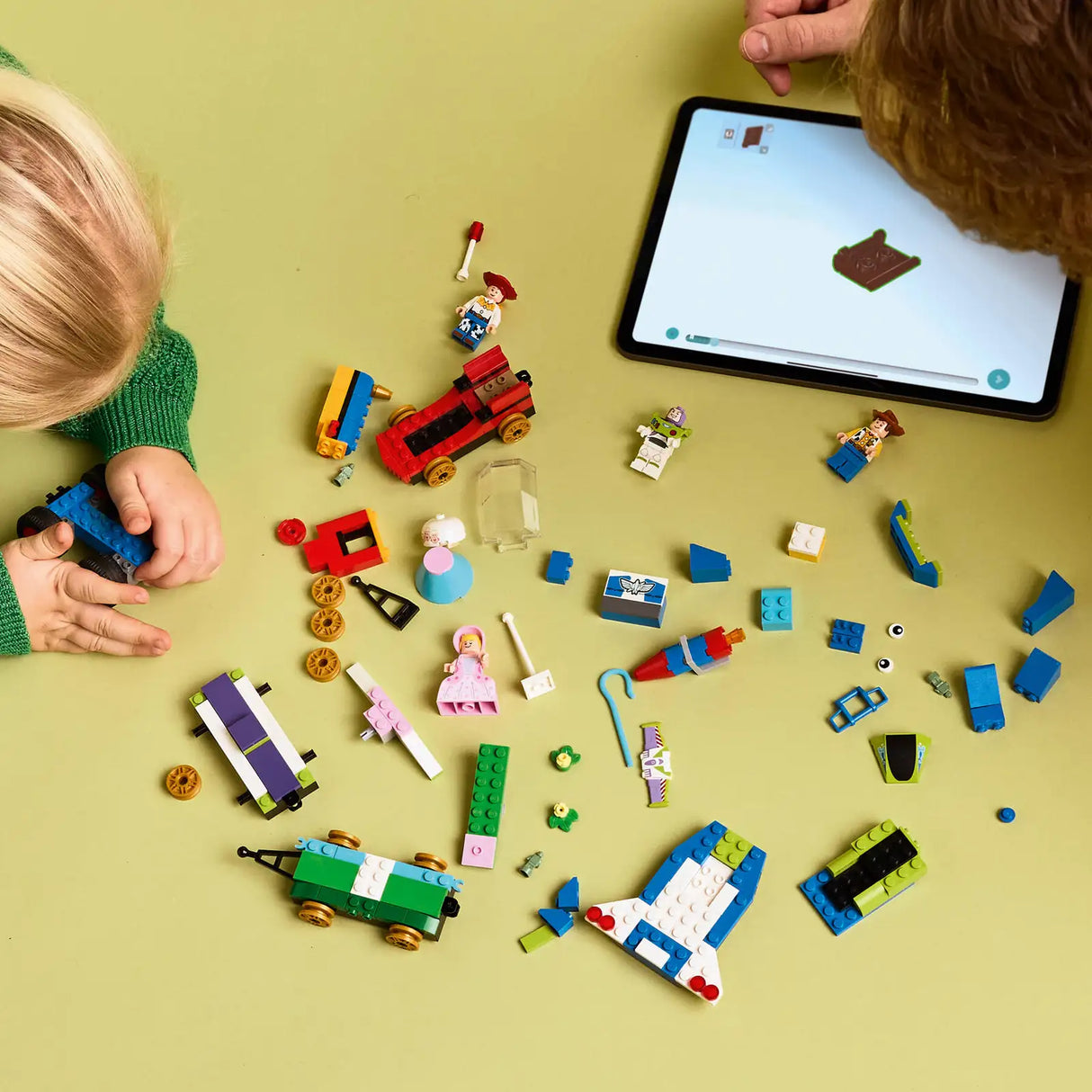 Toy Story Celebration Train &amp; RC Car