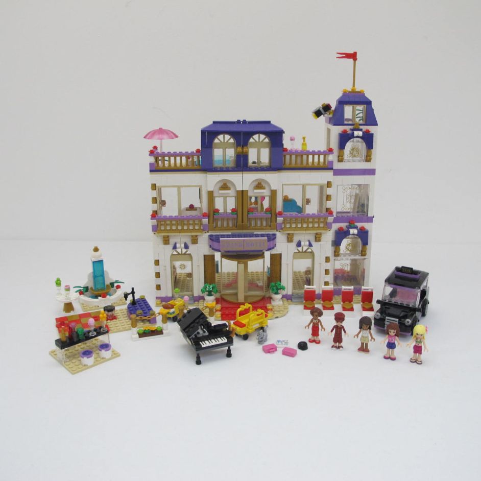 Heartlake Grand Hotel. Complete with instructions, no box