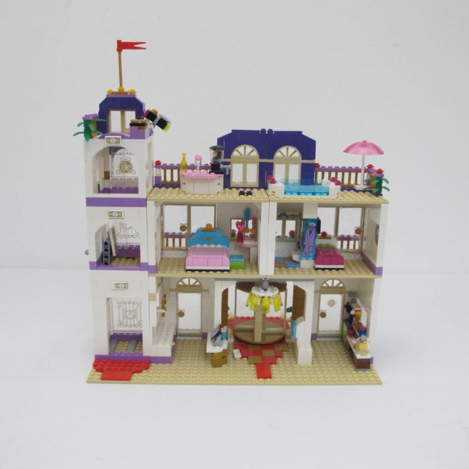 Heartlake Grand Hotel. Complete with instructions, no box