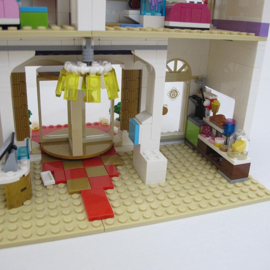 Heartlake Grand Hotel. Complete with instructions, no box